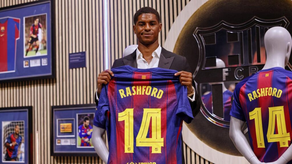 Barcelona signs Marcus Rashford from Man United on season-long loan