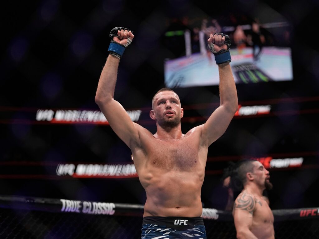 De Ridder beats Whittaker in split decision at UFC Abu Dhabi | Mixed Martial Arts News