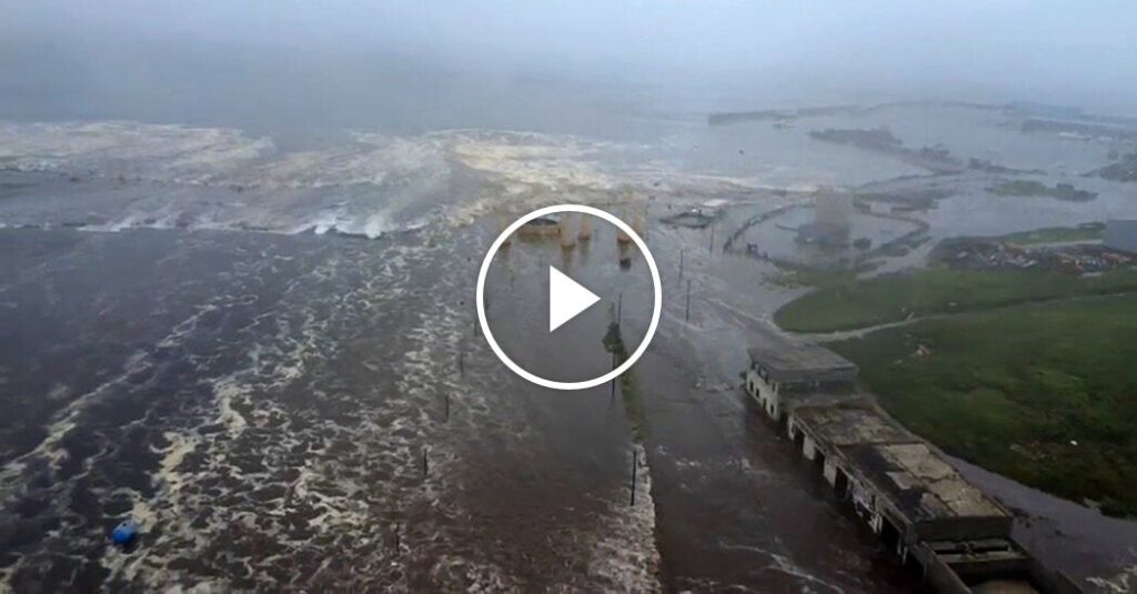 Earthquake Shakes Russia and Sends Tsunamis to U.S.