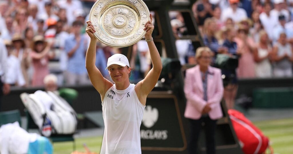 Iga Swiatek shuts out American Amanda Anisimova in her first Wimbledon women's final