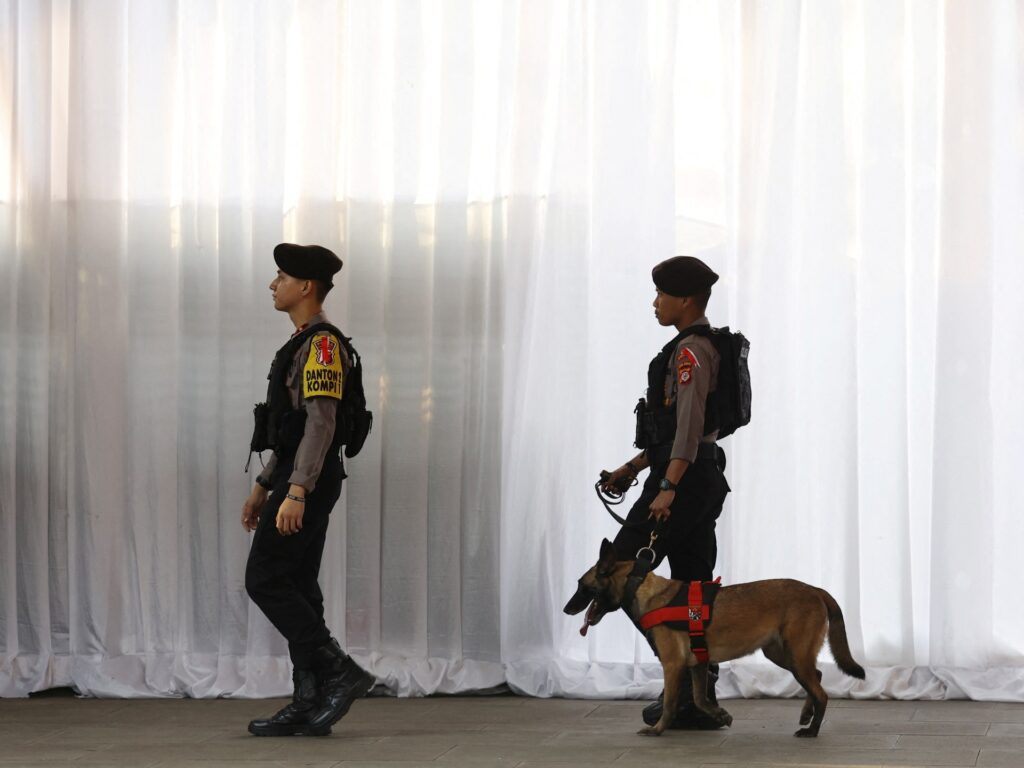 Indonesia arrests 12 for trafficking babies to Singapore | Crime News