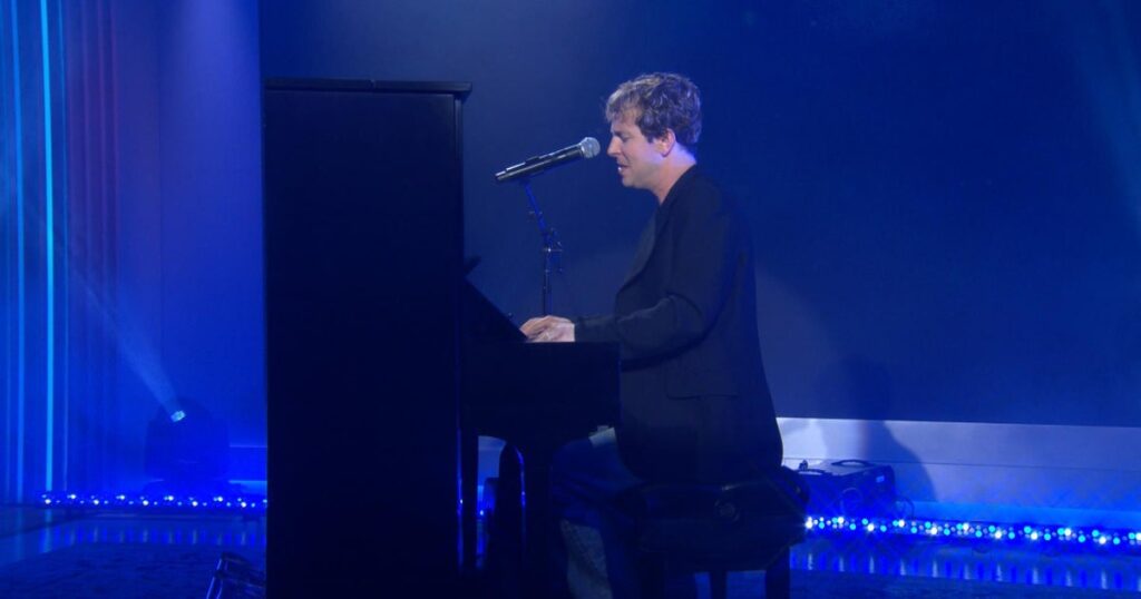 Saturday Sessions: Tom Odell performs "Don't Let Me Go"