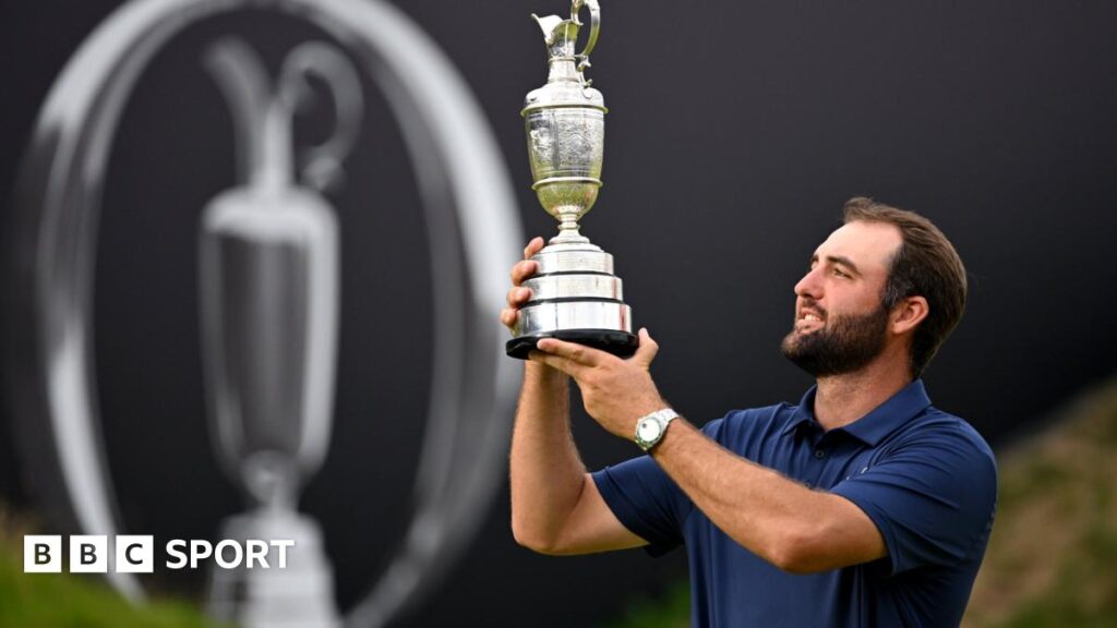 Scottie Scheffler kisses the Claret Jug