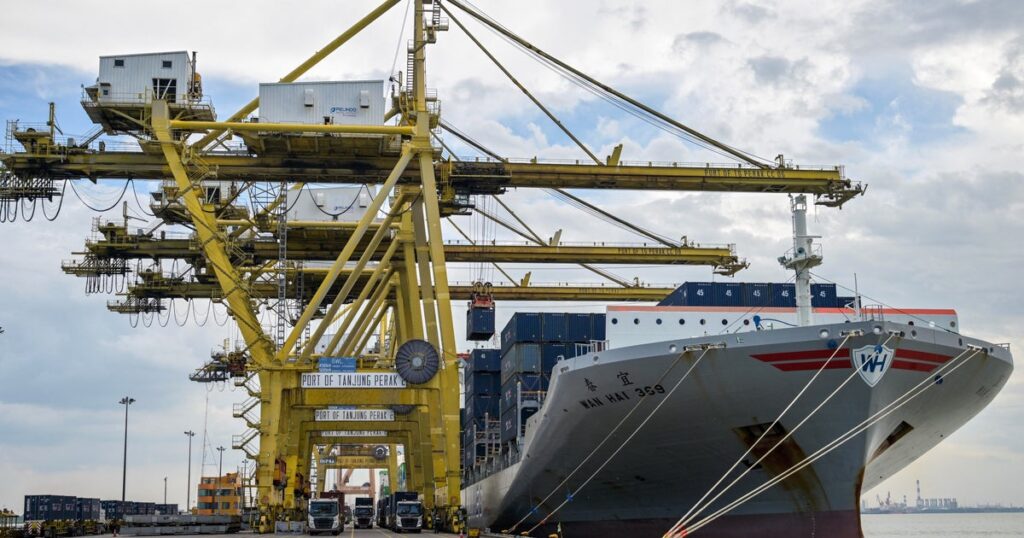 Trump threatens more than a dozen countries with new tariffs by Aug. 1