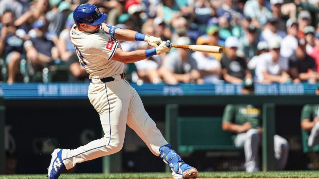 Cal Raleigh hits 48th, 49th HRs to set MLB record for catchers