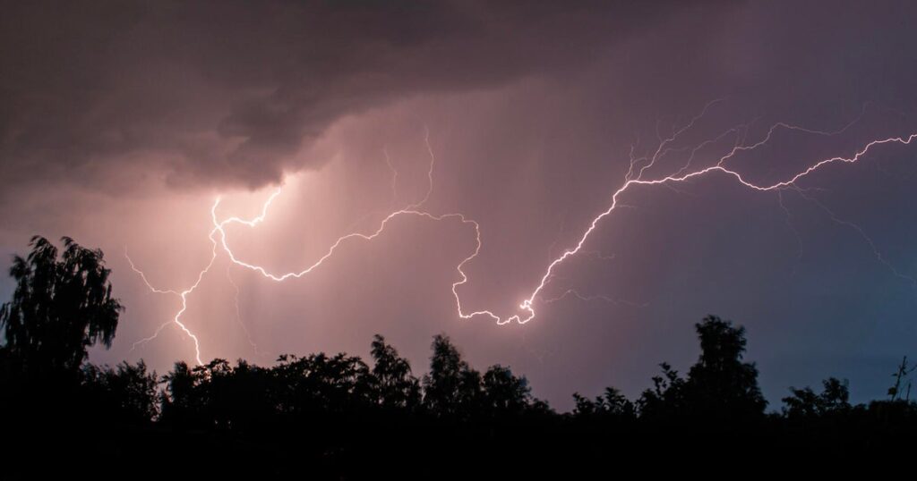 Lightning "megaflash" stretching 515 miles long is recognized as new world record