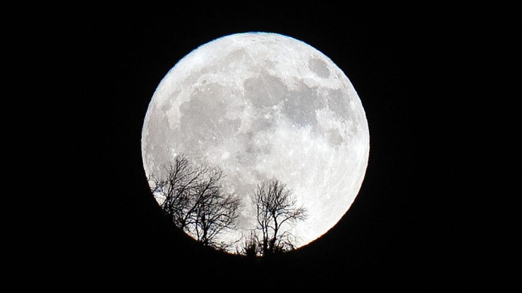 NASA plans to put a nuclear reactor on the moon by 2030 : NPR