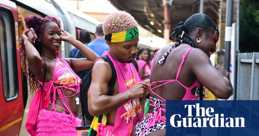 Notting Hill carnival and night surfing: photos of the weekend