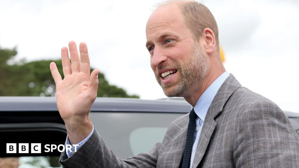 Maro Itoje with Lions fans