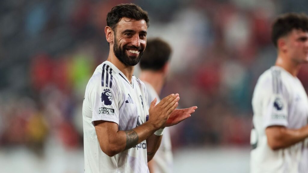 Transfer rumors, news: Al Nassr offer Fernandes a Ronaldo reunion