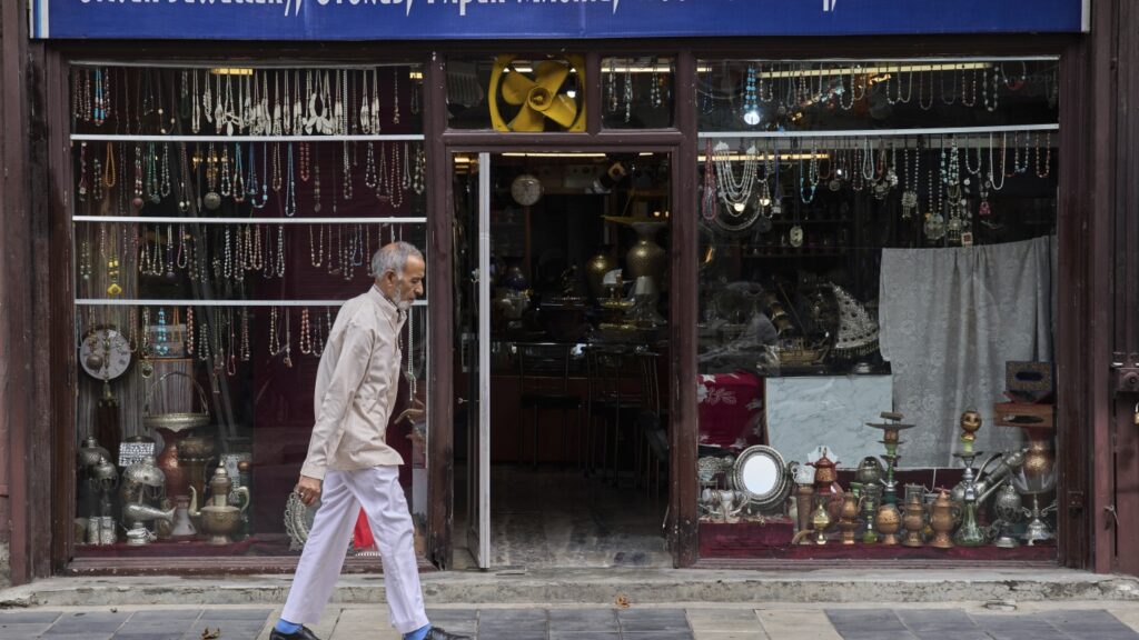 Trump doubles tariffs on India for buying Russian oil : NPR