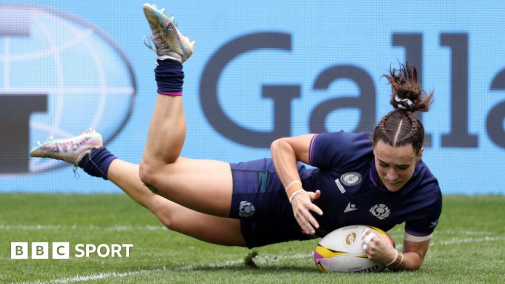 England women lift trophy