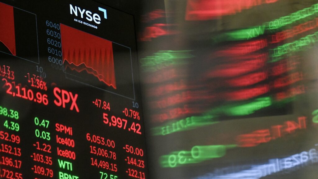 A new House bill would ban lawmakers from trading stocks : NPR