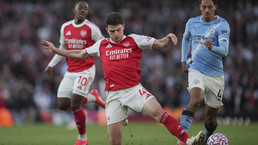 Arsenal snatches 1-1 draw with defensive Man City with Martinelli's stoppage-time goal