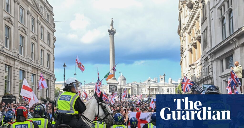 Far right’s show of force leaves Met desperately kettling counter-protesters | Far right