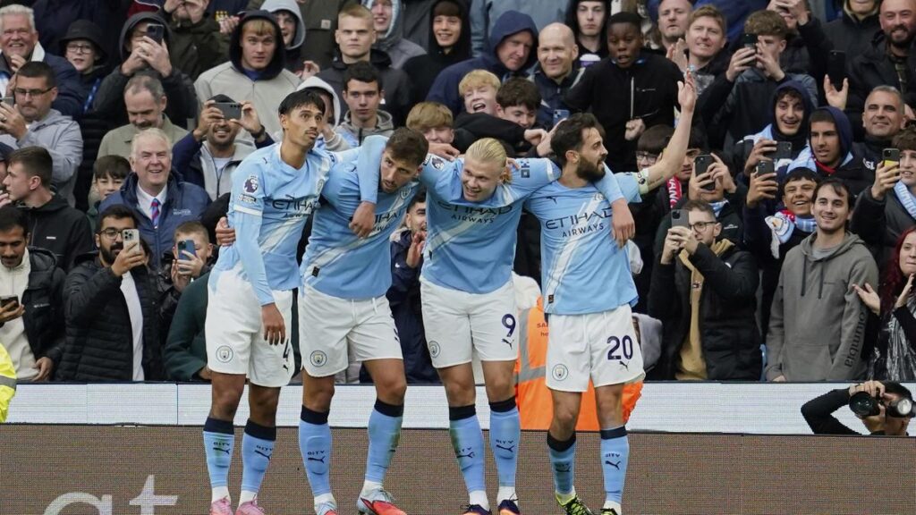 Manchester City humbles Manchester United 3-0 in the Premier League, Liverpool back on top