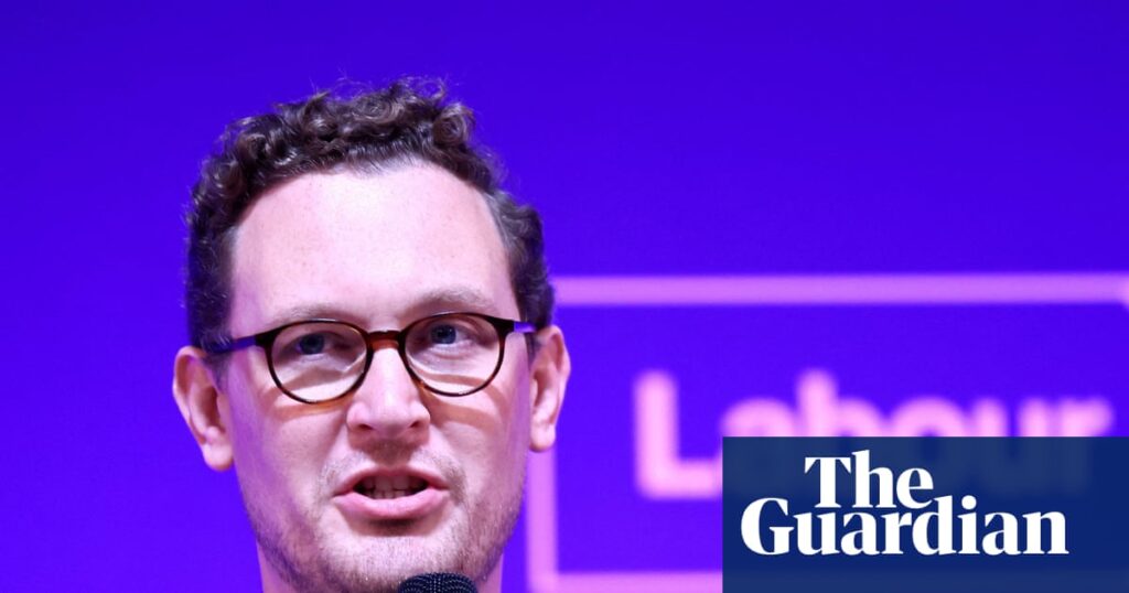 Nigel Farage a ‘snake oil salesman’ comparable to Andrew Tate, says No 10 chief secretary | Darren Jones