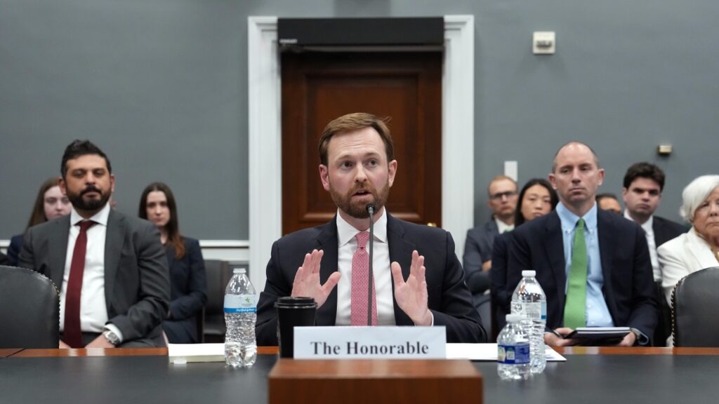 Noncompete ban abandoned by Trump's FTC : NPR