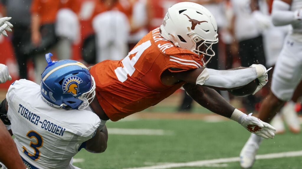 Texas RB CJ Baxter injured on first play; ruled out vs. UTEP