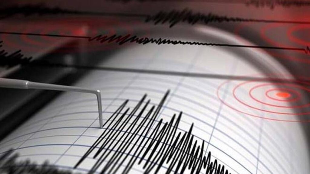 Earthquake with preliminary 5 magnitude shakes Istanbul, causing panic