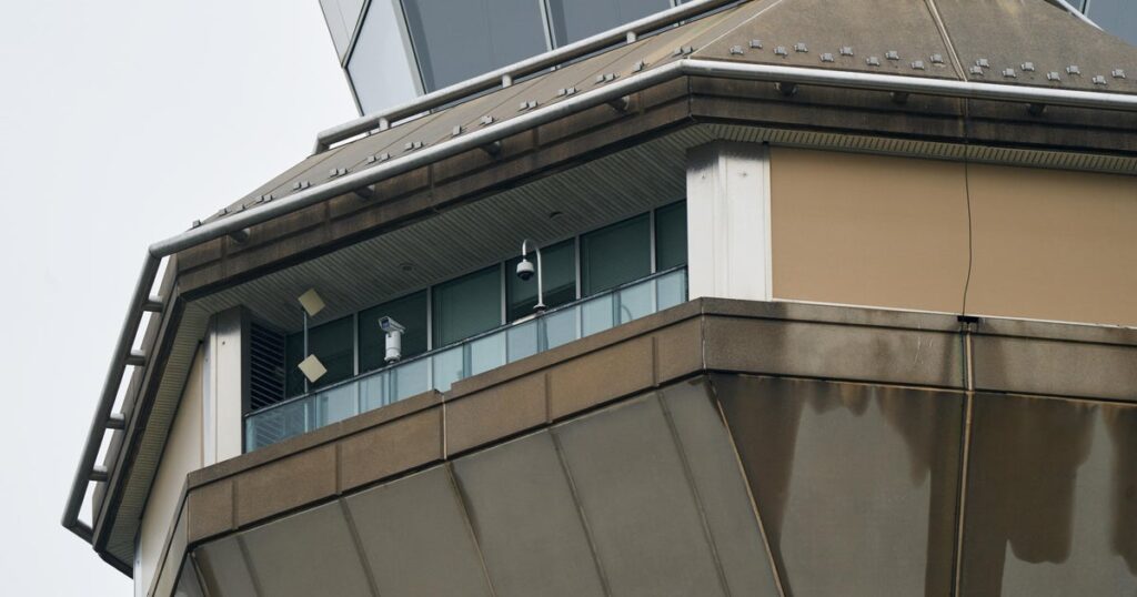 Flight delays persist Monday as air traffic controllers face work without pay