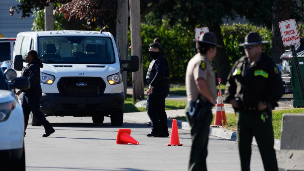 Immigration agents remove license plates on cars during arrests : NPR