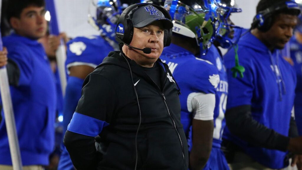 Kentucky coach Mark Stoops disputes idea he wants buyout