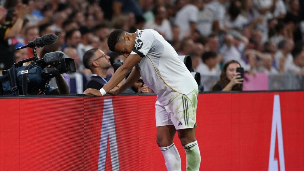 Mbappé scores then limps off as Real Madrid beats Villarreal to top La Liga