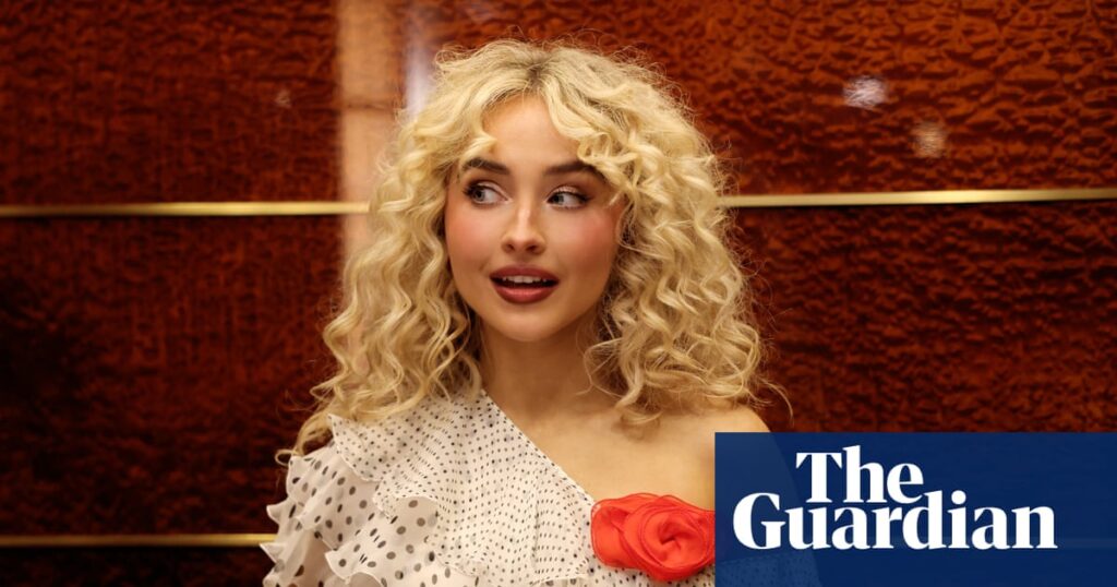 Saturday Night Live: Sabrina Carpenter aces a silly episode that mostly avoids politics | Saturday Night Live