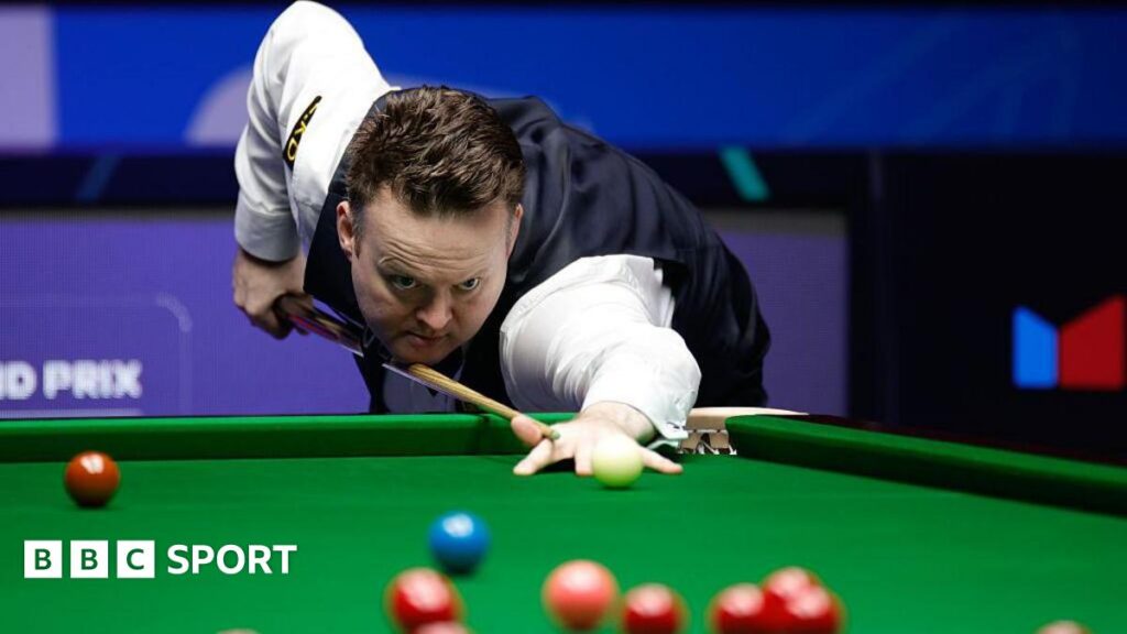 Shaun Murphy in action against Gary Wilson.