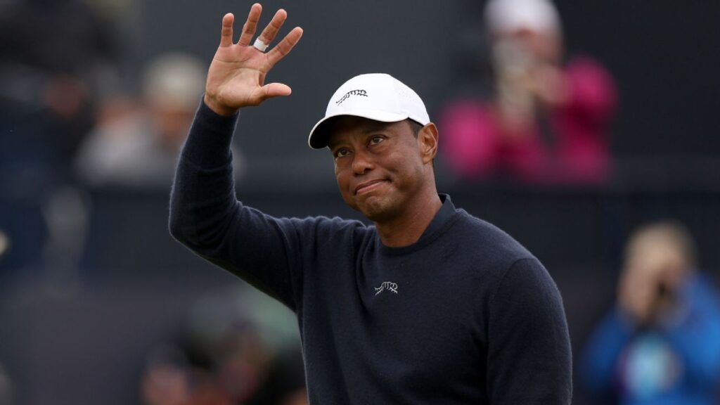 Tiger Woods undergoes lumbar disk replacement surgery